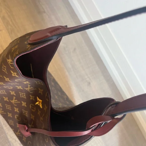 Authentic Louis Vuitton Purse - Picture 10 of 13